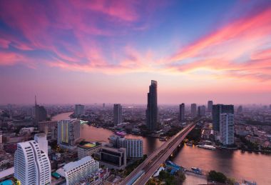 Güzellik günbatımı gökyüzü arka plan üzerinde Bangkok şehir şehir havadan görünümü 
