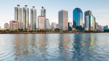 Merkezi iş şehir su açık ofis