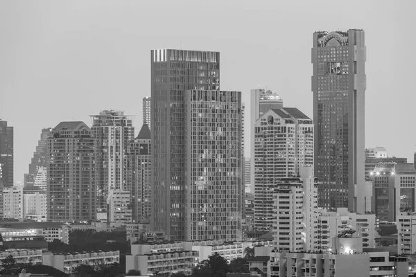 Cidade de Bangkok edifício de escritórios, paisagem urbana centro de fundo — Fotografia de Stock