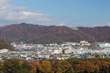 Sonbahar mevsiminde dağ konutunda Kansai