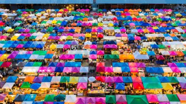 Bit pazarı çatı üst havadan görünümü