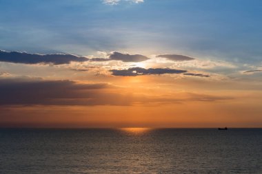 Güzellik günbatımı sahil manzarası üzerinde,