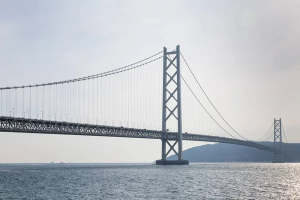 Lång hängbro över oceanen — Stockfoto