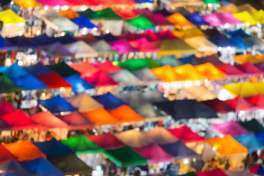 Gece bokeh ışık hafta sonu Pazar birden fazla renk şemsiyesi bulanık.