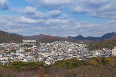 Osaka ikamet alan kapak ile sonbahar mevsiminde dağ o dolaşmak