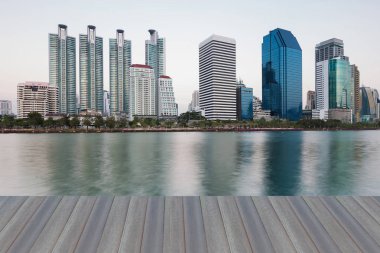 Şehir office buildig su açık