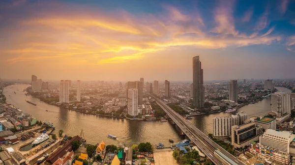 Panorama Bangkok città e fiume curvo — Foto Stock