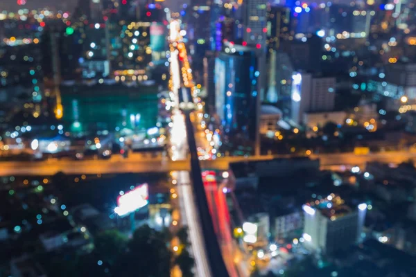 Близко размытый боке свет городской дороги пересечения воздушный вид — стоковое фото