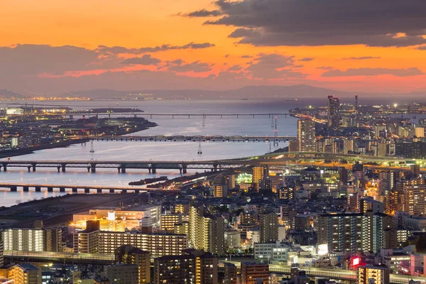 Osaka cidade urbana skyline centro durante o pôr do sol — Fotografia de Stock