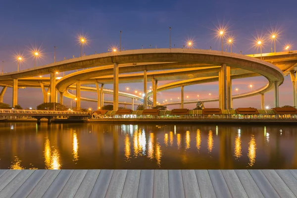 Round industrial ring highway overpass intersection at twilight — Stock Photo, Image