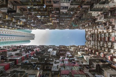 Hong Kong ikamet apartmanın alt görünümü kalabalık