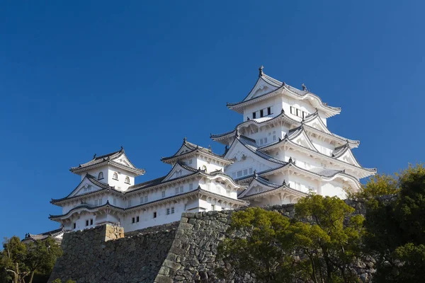 Himeji Castello con sfondo cielo blu chiaro — Foto Stock
