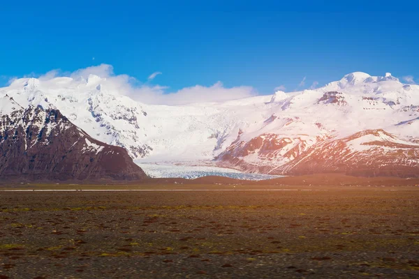 Iceland winter snow covered mountain natural landscape — Stock Photo, Image