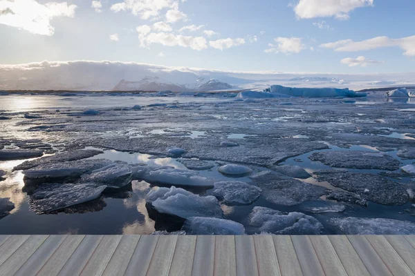 Islande lagune naturelle d'hiver avec fond bleu ciel, Jakulsarlon Islande — Photo