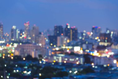 Gece bokeh şehir iş şehir merkezinde alacakaranlık bulanık