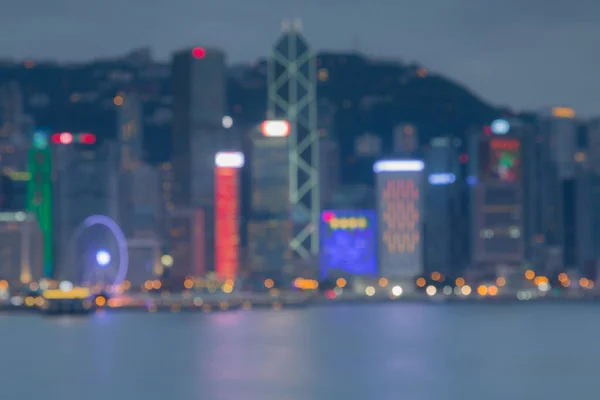 夜の香港の街がぼやけてピンぼけ光海フロント — ストック写真