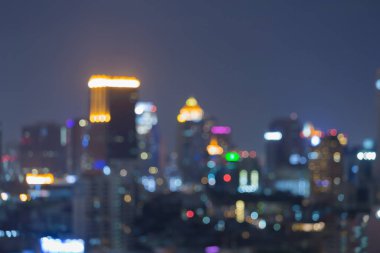 Gece bokeh merkezi iş şehir merkezinde bulanık
