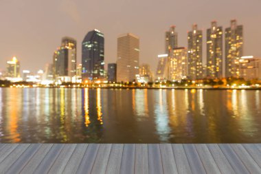  Işık şehri bokeh ile su yansıma, arka plan bulanık