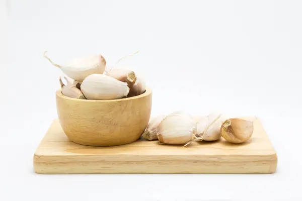 Raw garlic blub on wooden bowl — Stock Photo, Image