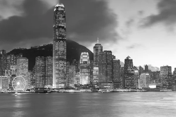 Hong Kong město centrální obchodní centrum u moře noční pohled — Stock fotografie