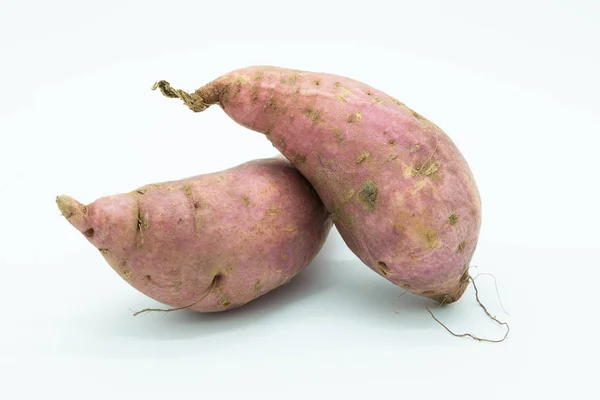 Verse aardappel op witte achtergrond — Stockfoto