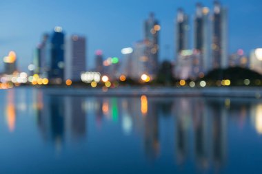 Ofis Binası bokeh su yansıması ile bulanık