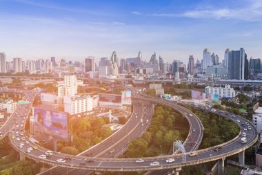 Havadan görünümü, otoyol kavşağı şehir manzarası üzerinde Bangkok şehir havadan görünümü