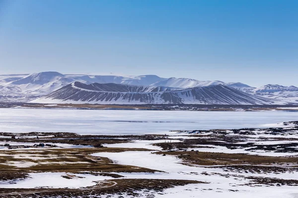 Islande Myvant Volcan montagne en saison hivernale — Photo