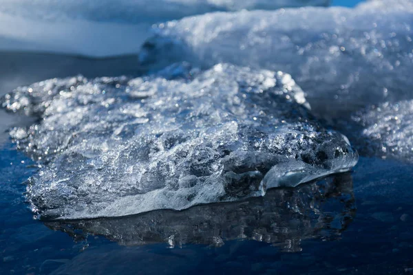 Nahaufnahme Eisschmelze auf dem See — Stockfoto