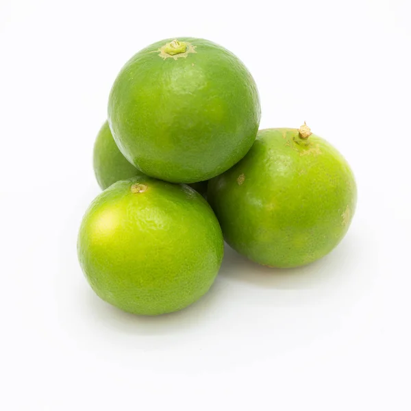 Limes fresco su sfondo bianco — Foto Stock