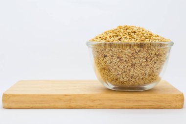 Fincan susam ahşap tahta üzerinde