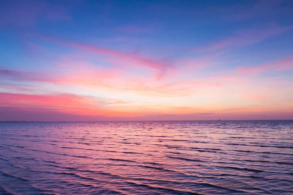 Schön nach Sonnenuntergang über der Küste — Stockfoto