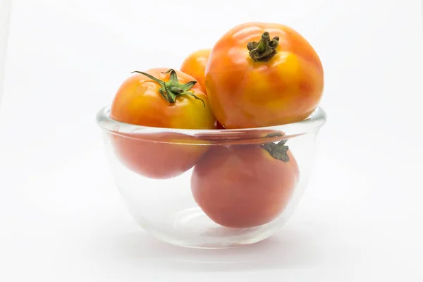 Tomate fresco en taza de vidrio — Foto de Stock