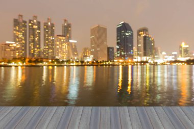 Ofis Binası bokeh arka plan yansıması ile hafif bulanık