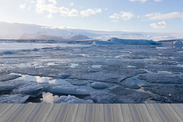 Plancher de bois, saison d'hiver Lac de glace Lagune de Jakulsarlon, Islande — Photo