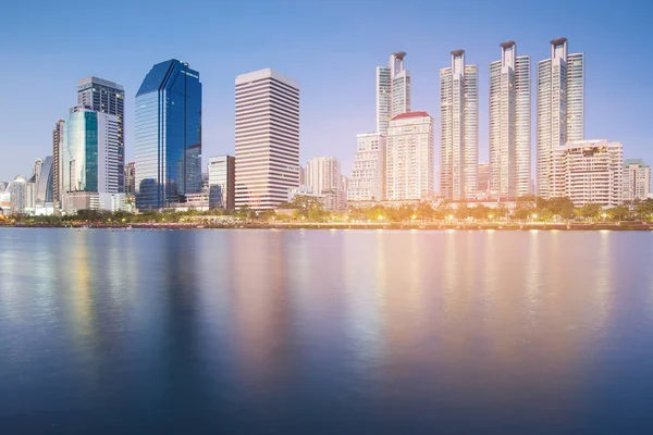 Şehir ofis su açık kamu Park Binası