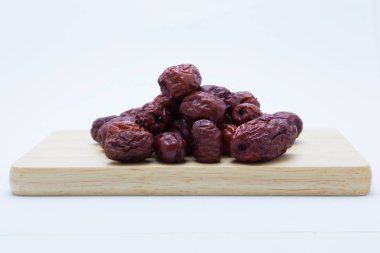 Kırmızı Çin hünnap ahşap tahta üzerinde kurutulmuş