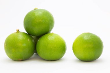 Limes beyaz zemin üzerine