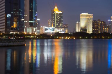 Gece bulanık bokeh ışık şehir şehir kurma