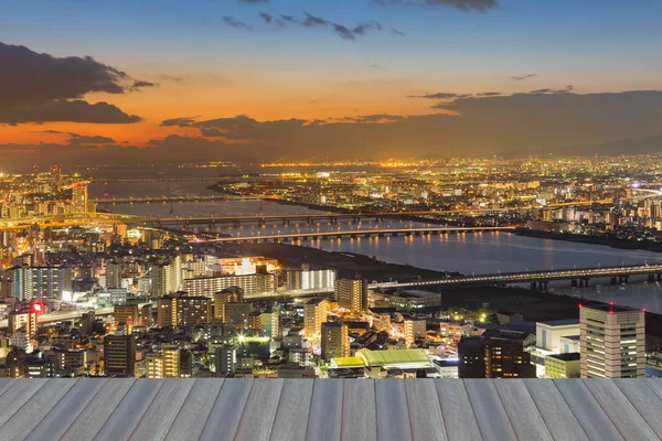 Osaka floden öfver staden downtown efter solnedgången, Japan — Stockfoto