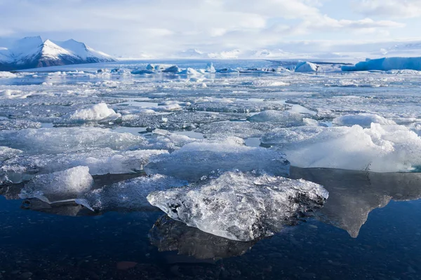 Gelo na lagoa da temporada de inverno, Islândia — Fotografia de Stock