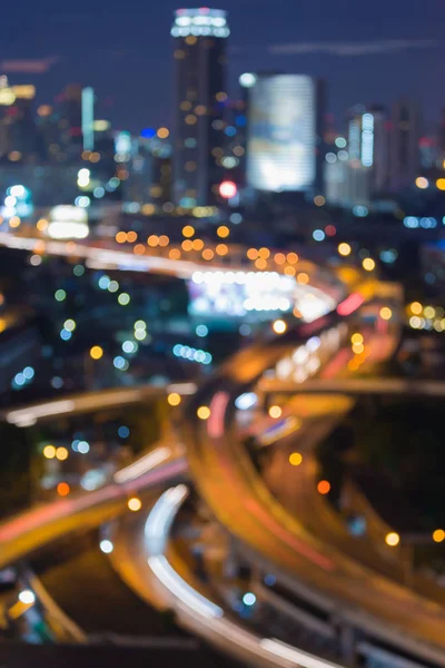 Bulanık bokeh ışık gece görünümü otoyol kavşağı