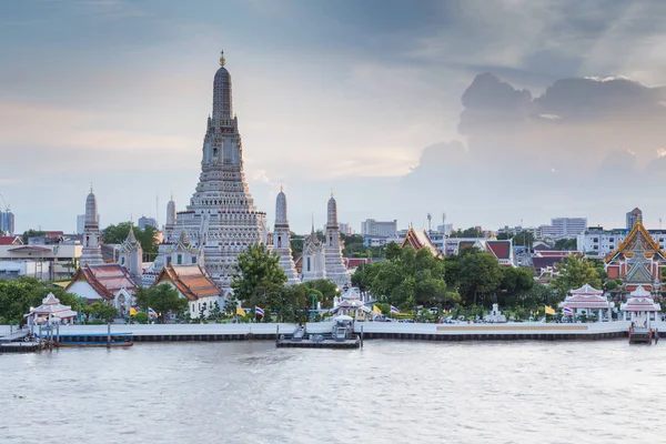 Arun Tapınağı Bangkok şehir ön Nehri üzerinde
