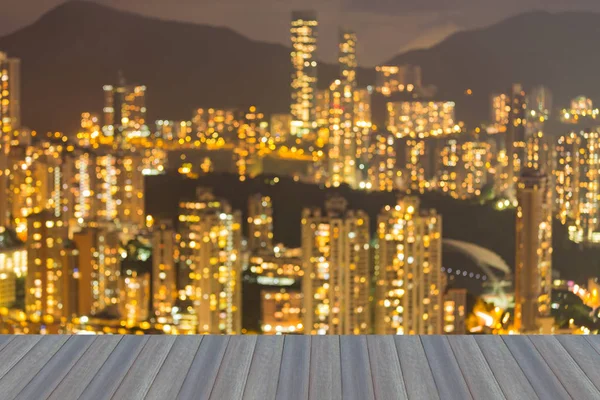 Yüksek tepe, arka plan üzerinde bulanık bokeh ışık daire