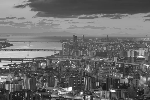 Ciudad de Osaka skyline céntrico, paisaje urbano vista nocturna Japón — Foto de Stock