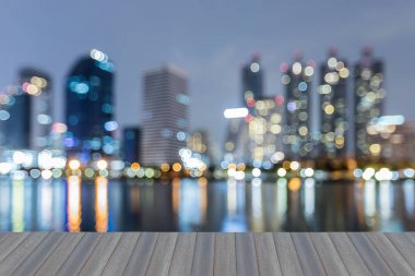 Alacakaranlık bokeh hafif ofis binası şehir merkezinde, arka plan bulanık