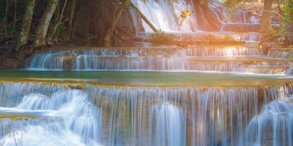 Natürlicher verschwommener Wasserfall — Stockfoto