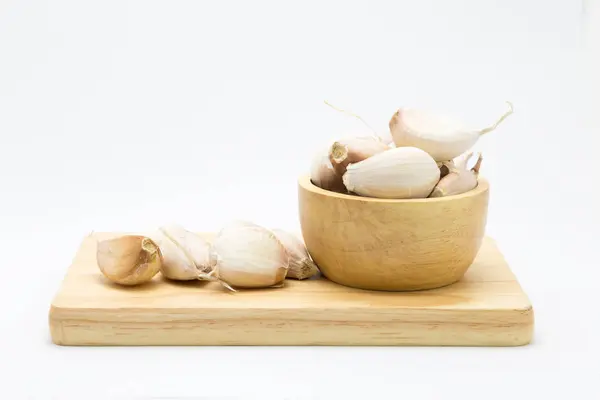 Fresh root garlic on wooden cup — Stock Photo, Image