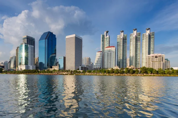 Su açık bina şehir ofisi