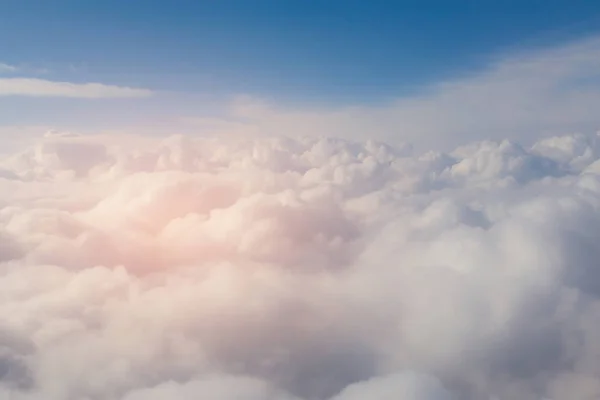 Céu azul e nuvem branca — Fotografia de Stock